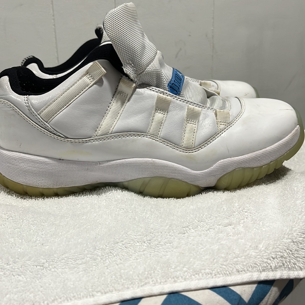 Nike Air Jordan 11 Retro Low Legend Blue White Av2187-117 men's size 9 - Picture 3 of 11